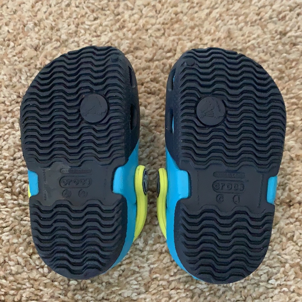 Crocs size 4 - Picture 4 of 4